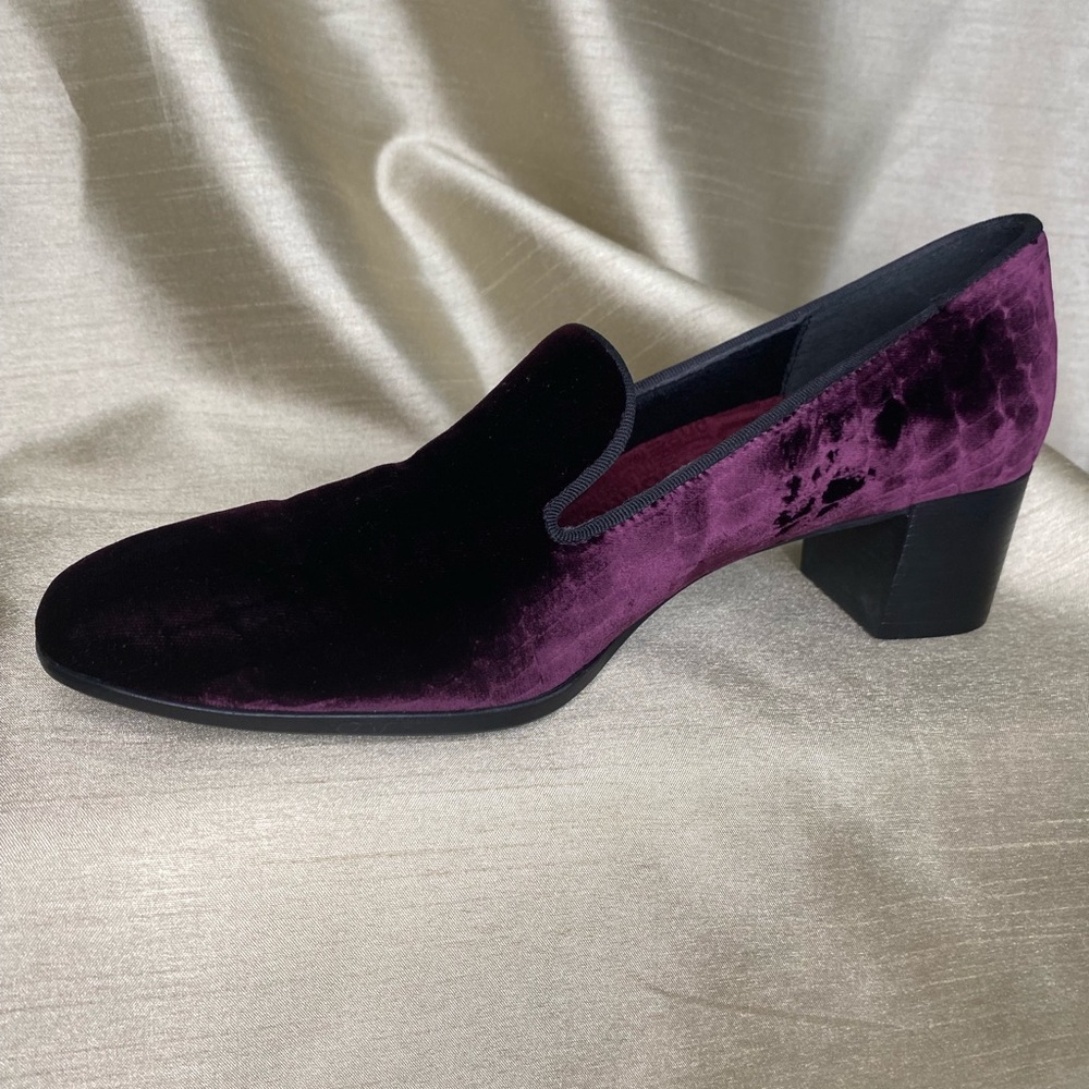 MUNRO Velvet shoes!